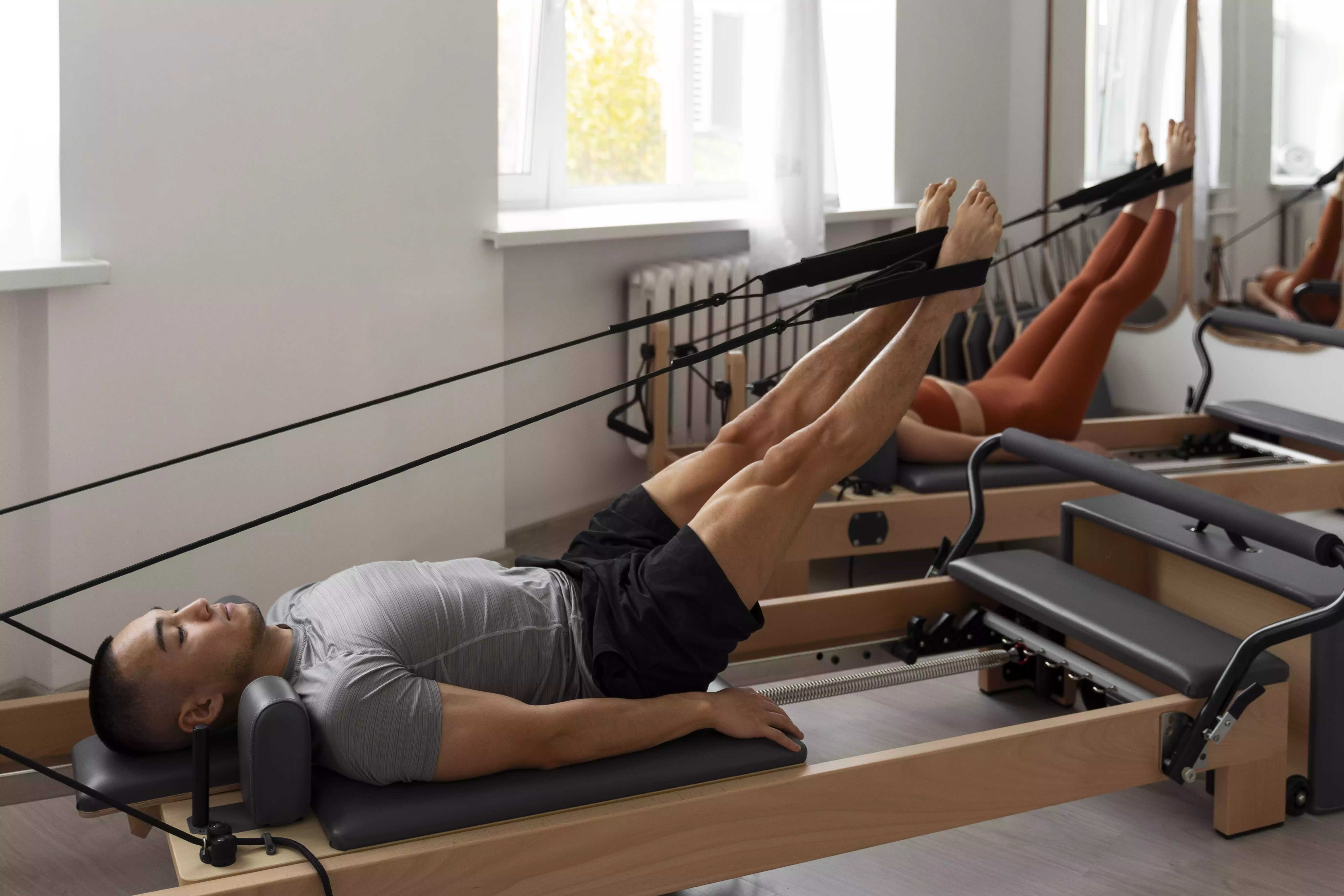 personas-que-toman-clases-de-pilates-reformador (1)
